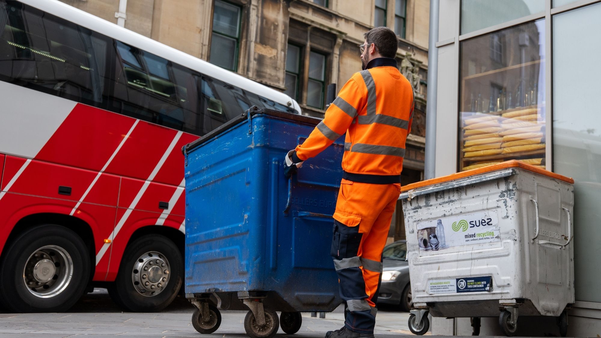 SUEZ collection workers