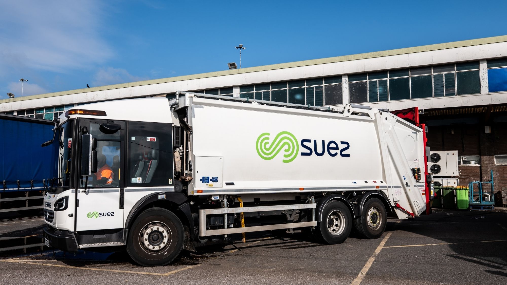 SUEZ commercial waste collection