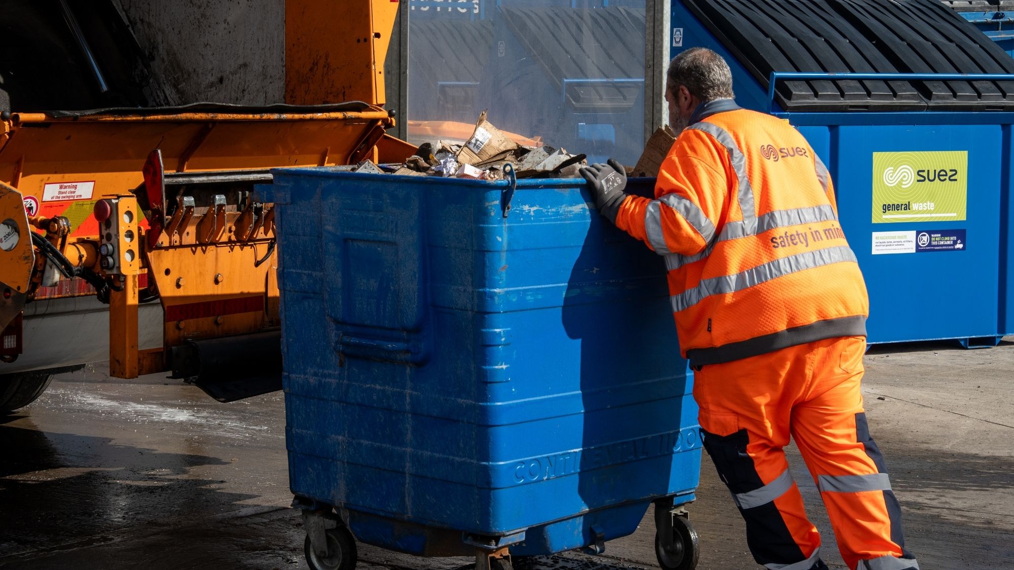 SUEZ collection worker