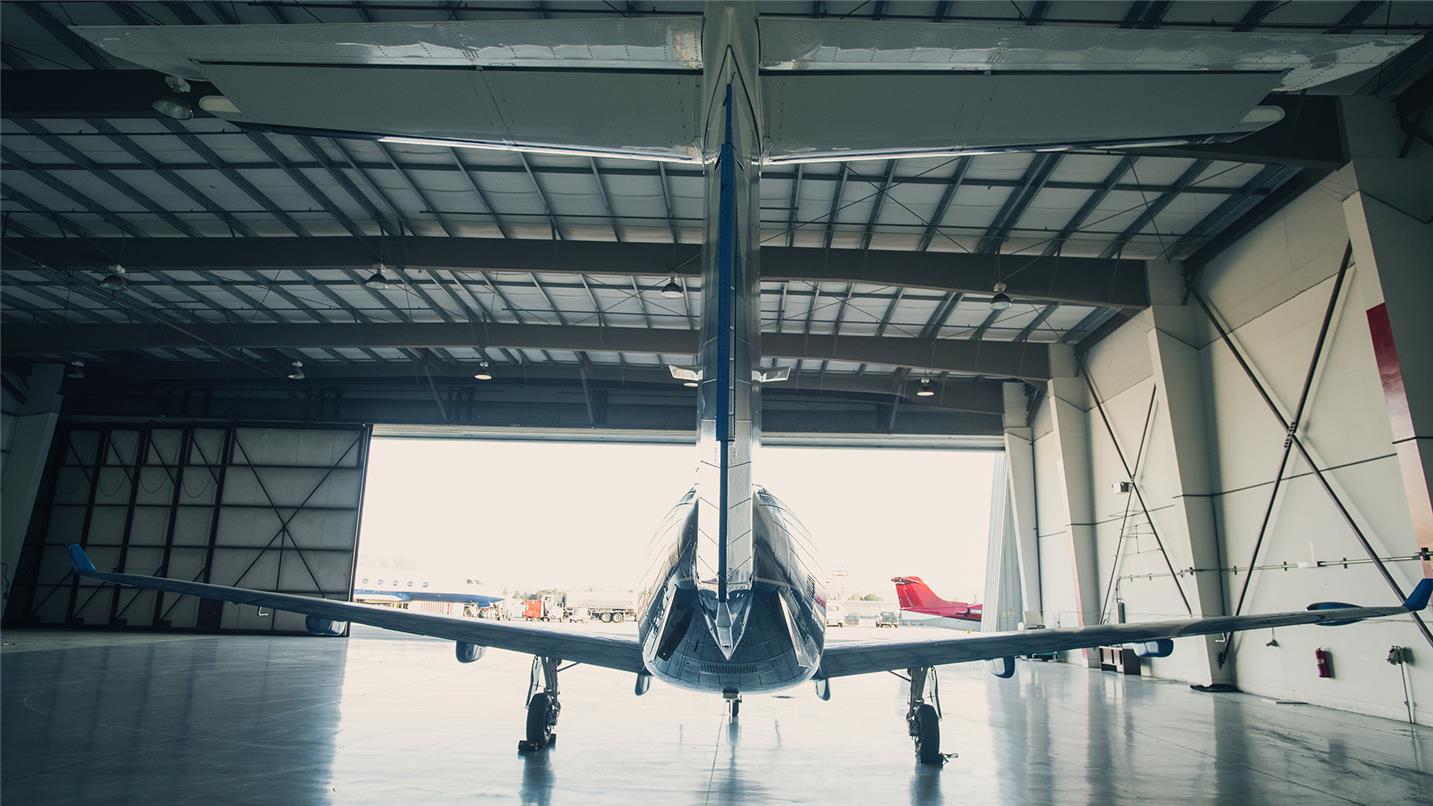 Airplane in hanger Airplane in hanger