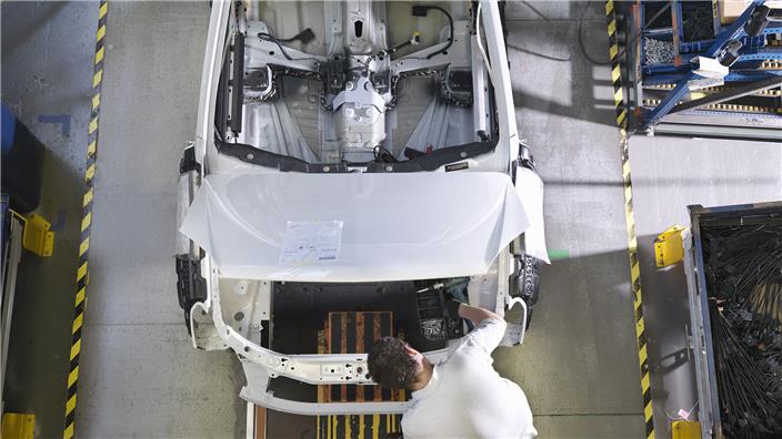 Car manufacturing 93912739 UK CW