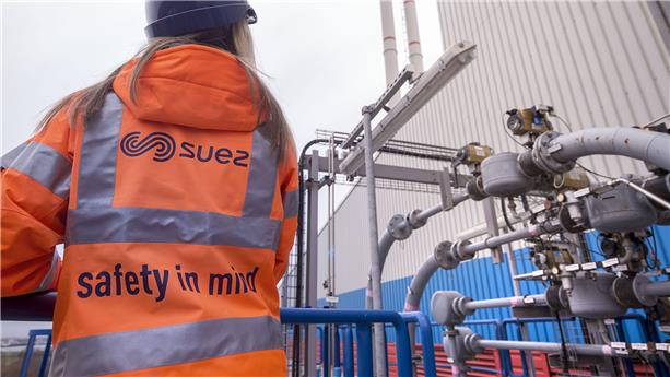 SUEZemployee
