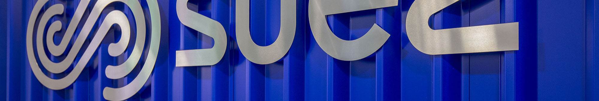 SUEZ logo on wall