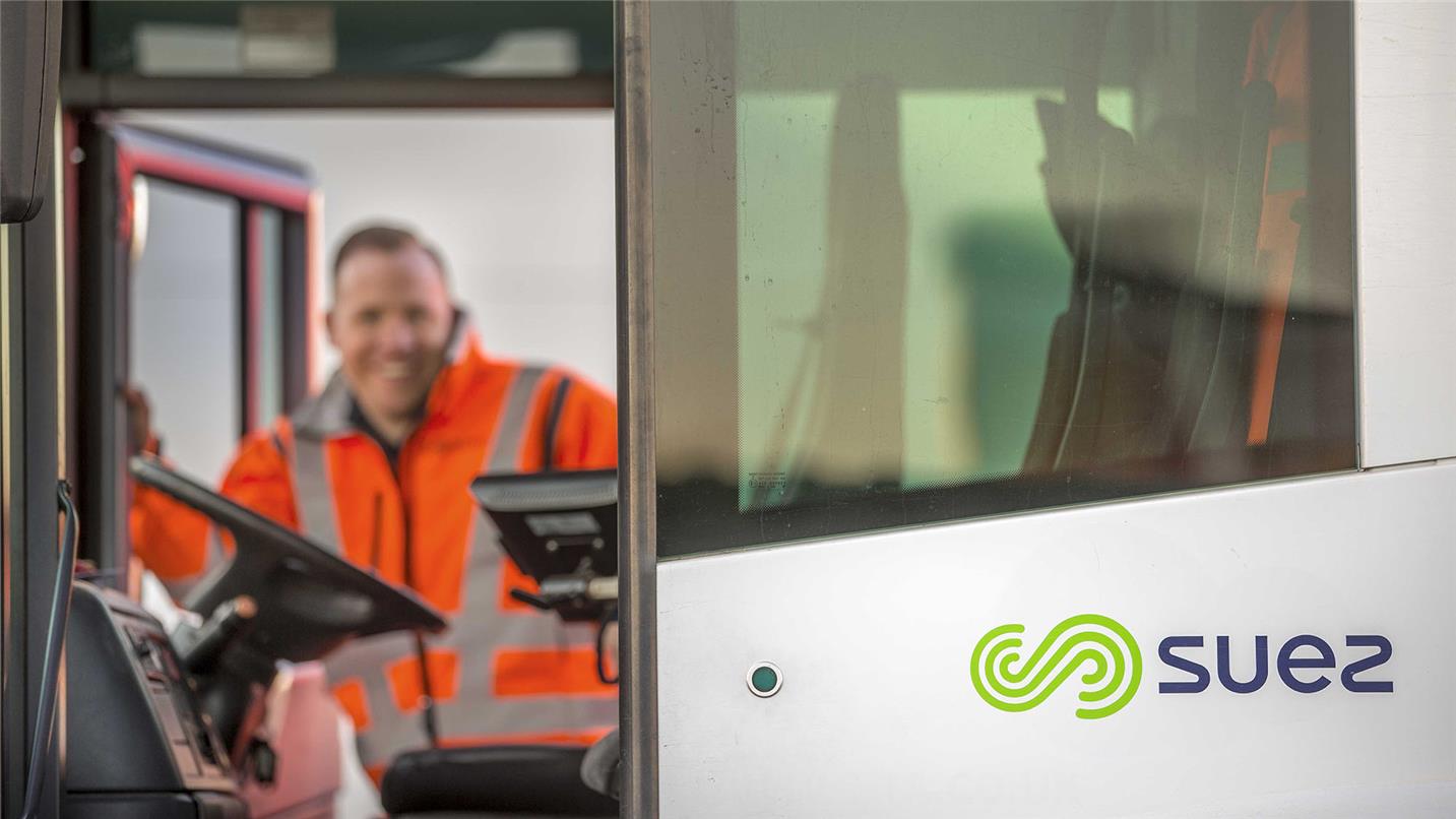 Refuse collection vehicle and employee