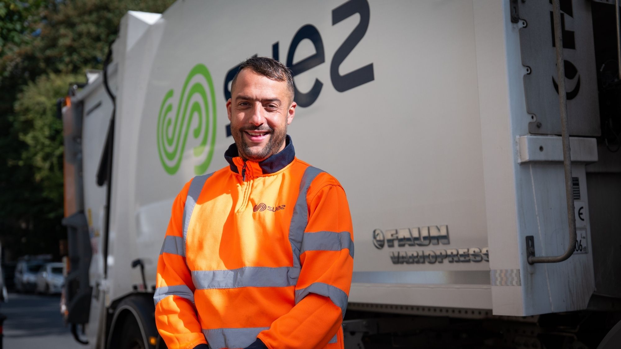 SUEZ collection worker 